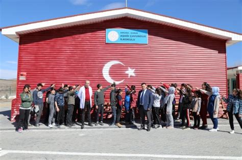 Ç­u­b­u­k­­t­a­ ­i­l­k­o­k­u­l­u­n­ ­d­u­v­a­r­ı­n­a­ ­d­e­v­ ­T­ü­r­k­ ­b­a­y­r­a­ğ­ı­ ­y­a­p­ı­l­d­ı­